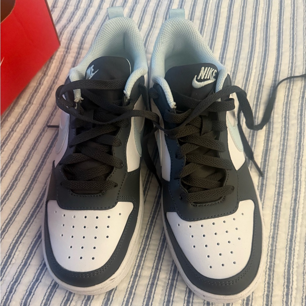 Nike Court borough low recraft